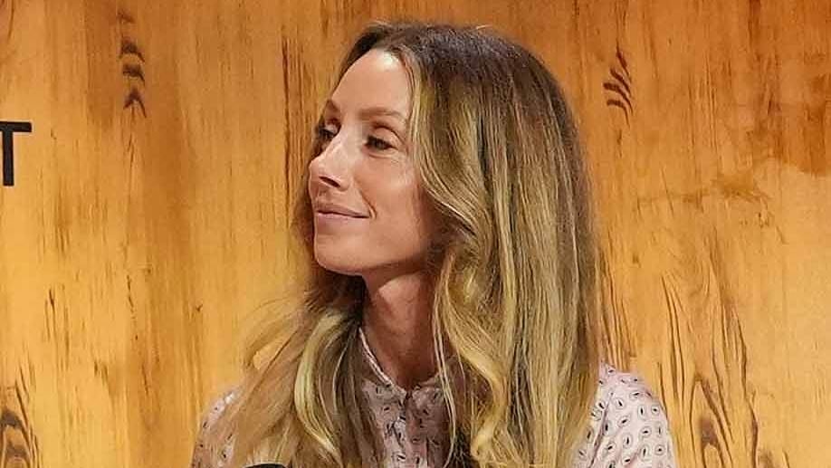 BREAKING NEWS Meghan Markle interviews founder of eco-friendly hair care and beauty accessories firm in latest podcast episode