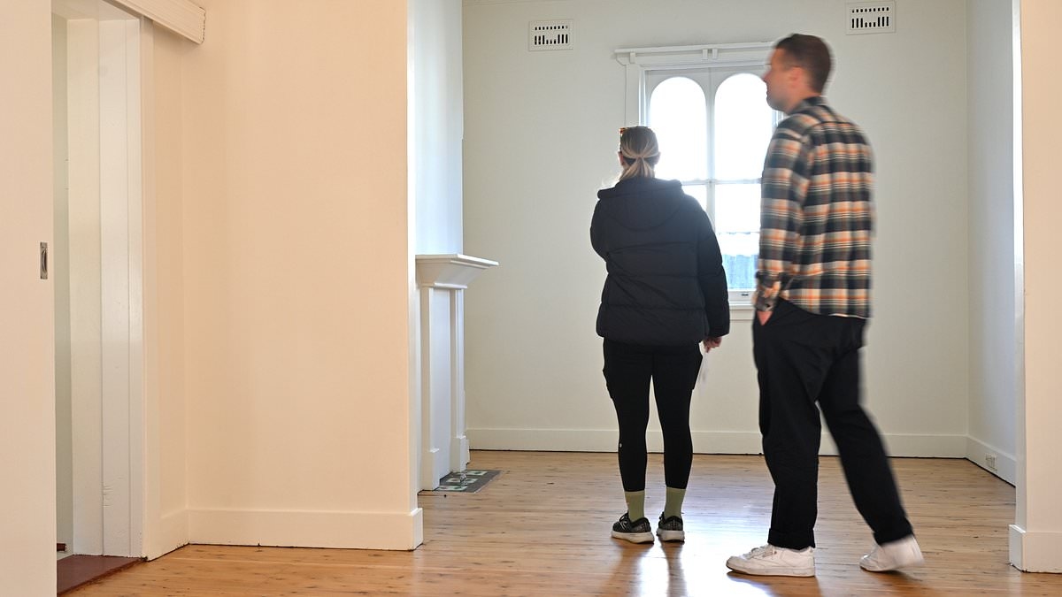 Why first-time homeowners need to 'get in before the crowd' and buy now