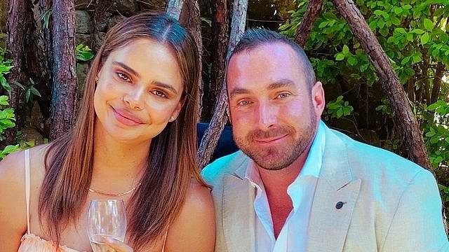 Model Samantha Harris announces she's expecting first child with husband Luke Hunt after standing by him during prison sentence