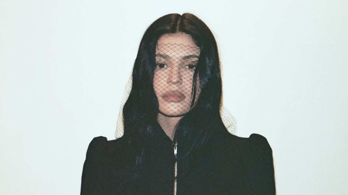 Kylie Jenner awkwardly compared to controversial superstar in new shoot