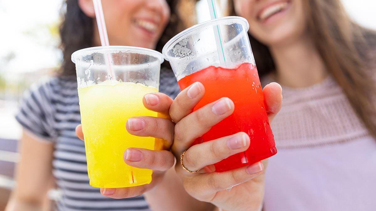 How to score free drinks at Panera Bread this summer