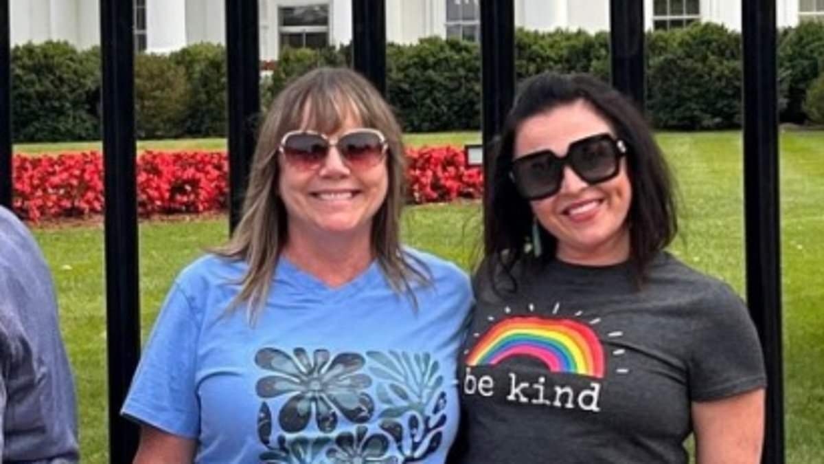 Indiana teacher resigns over t-shirt she wore to White House