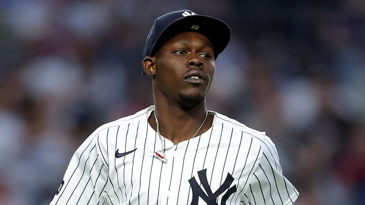 Distracted Yankees star makes throwing error mic'd up on ESPN after vowing to bring 'smoke' vs Red Sox