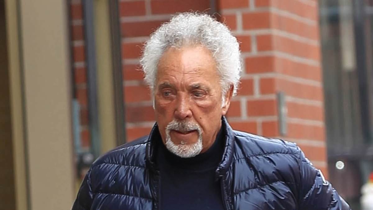 Tom Jones reveals he 'almost collapsed' while recording iconic James Bond theme tune