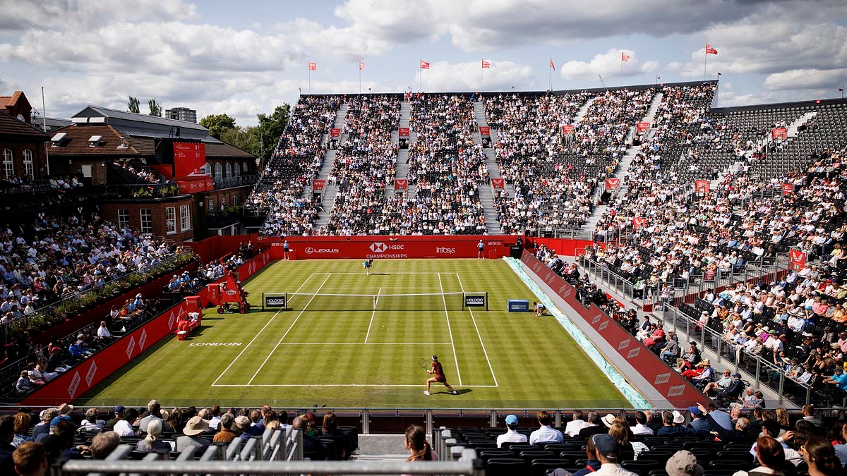 BREAKING NEWS Queen's match halted after fan suffers medical emergency on the new Andy Murray Arena