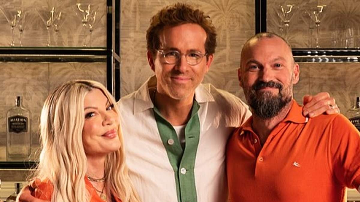 Ryan Reynolds hosts bizarre Beverly Hills, 90210 reunion after he and Blake Lively score legal victory