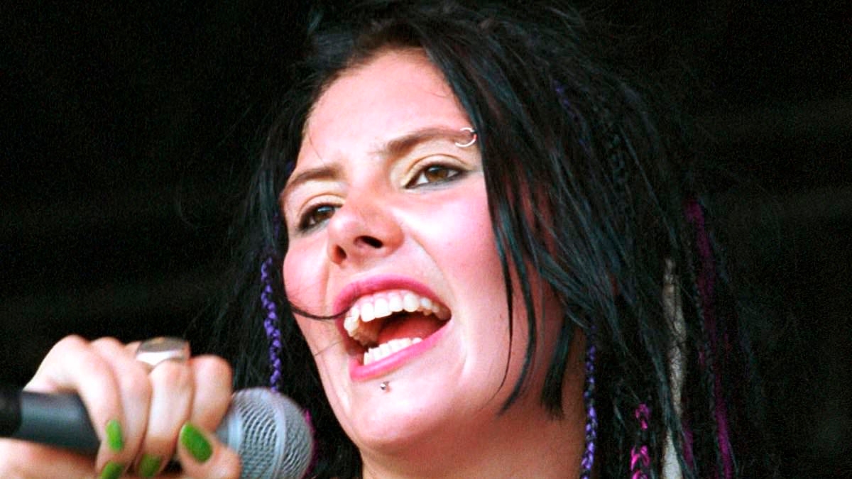 Ella Hooper doesn't look like this anymore! Killing Heidi vocalist shocks with transformation in rare television appearance