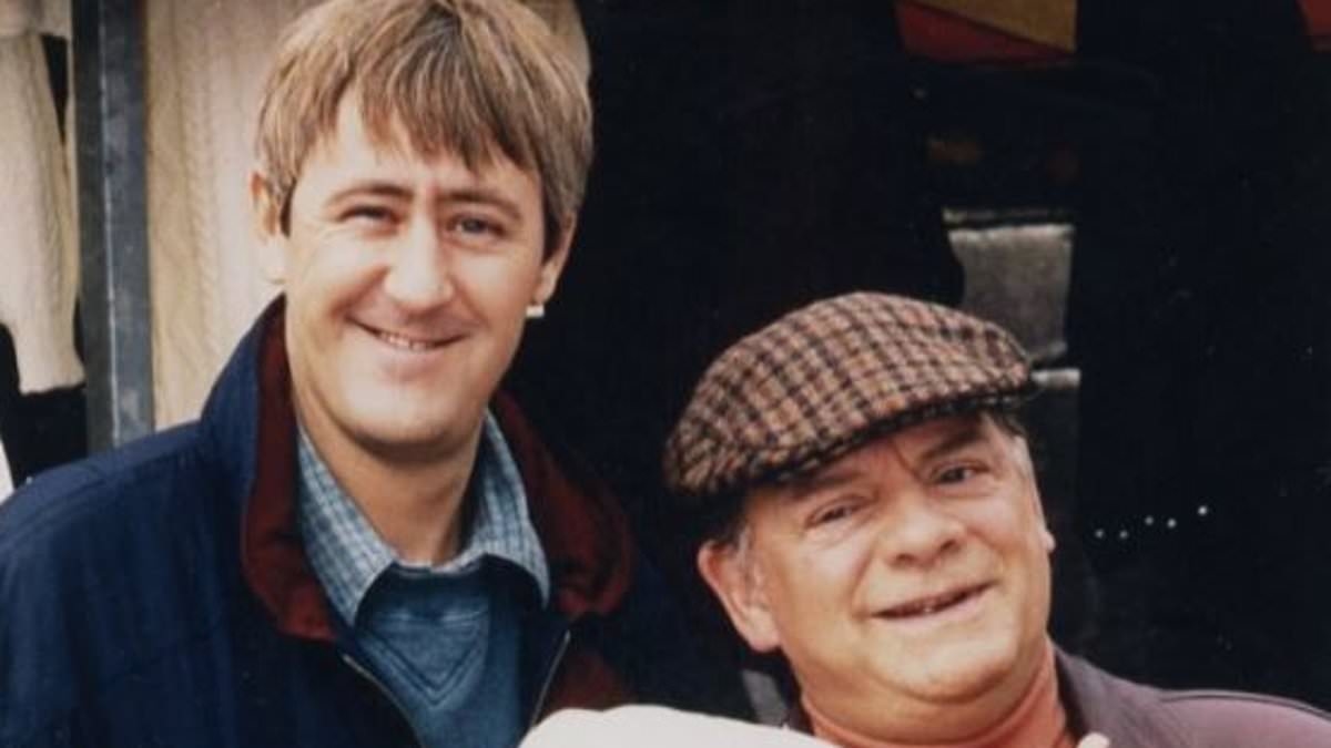 Only Fools And Horses 'lost' scene emerges 29 YEARS later as script signed by David Jason goes to auction