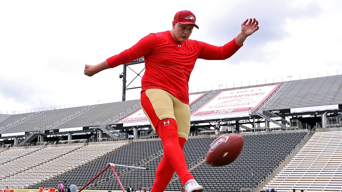 NFL fans react to the New York Jets' unexpected signing of the 'Thiccer Kicker': 'Dude's a legend'