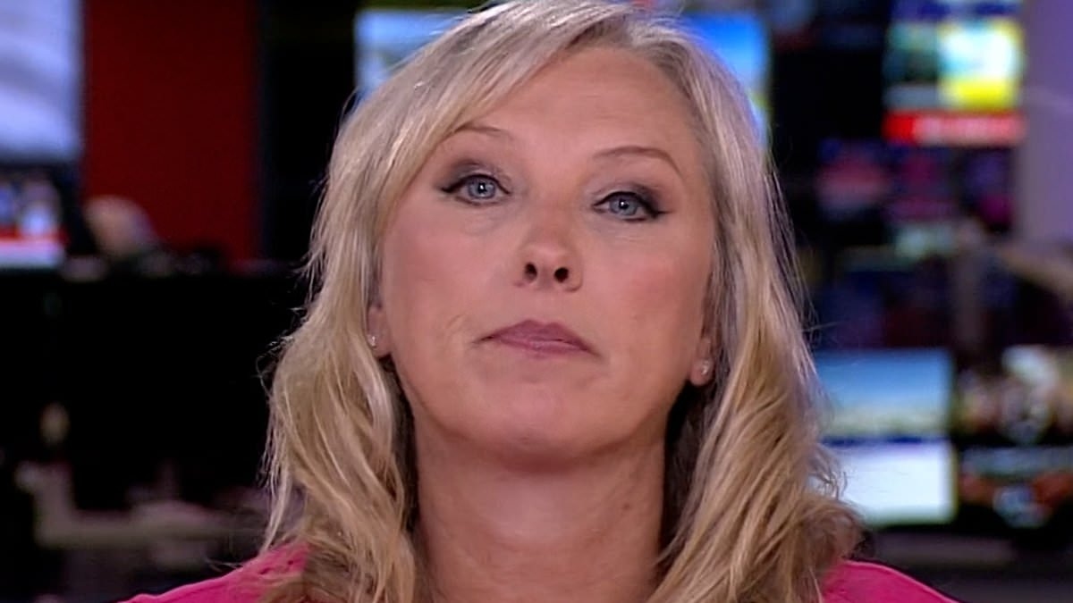 JK Rowling hails BBC newsreader Martine Croxall after she overrules autocue's 'pregnant people' line to say 'women'