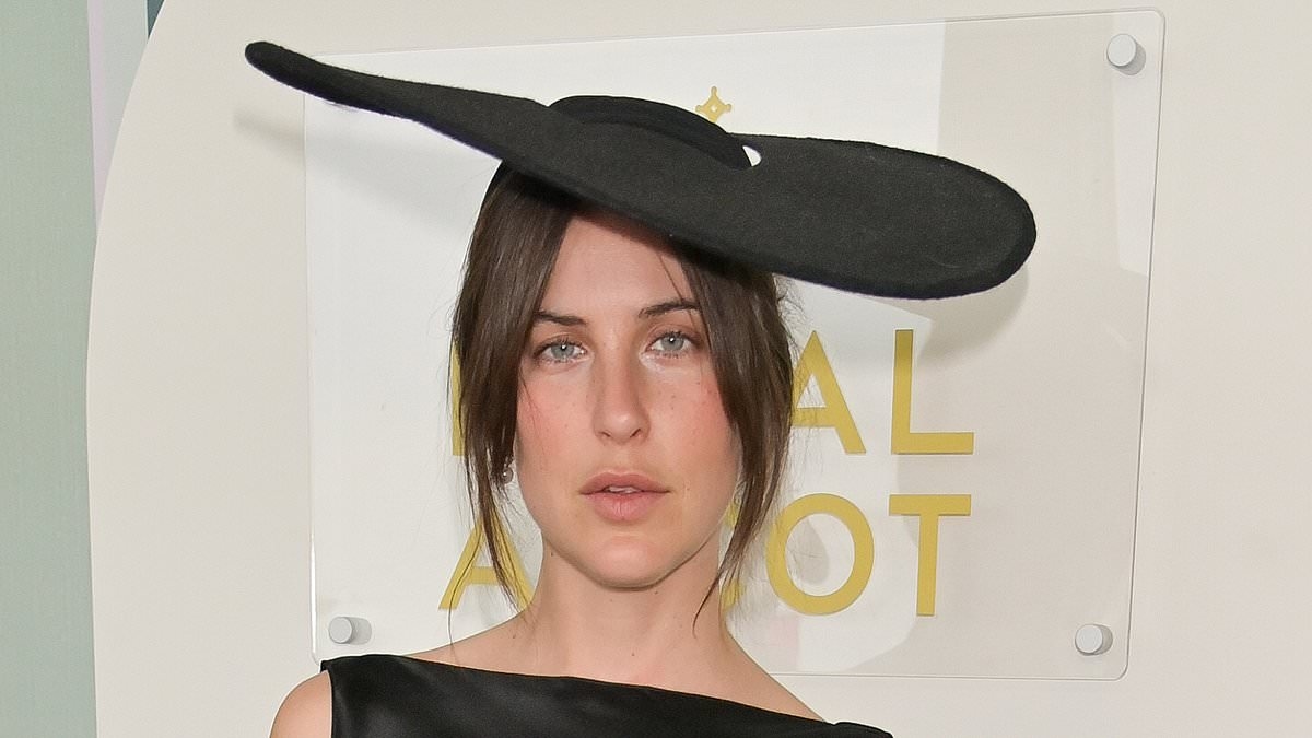 Bruce Willis and Demi Moore's girl Scout enjoys day at Royal Ascot