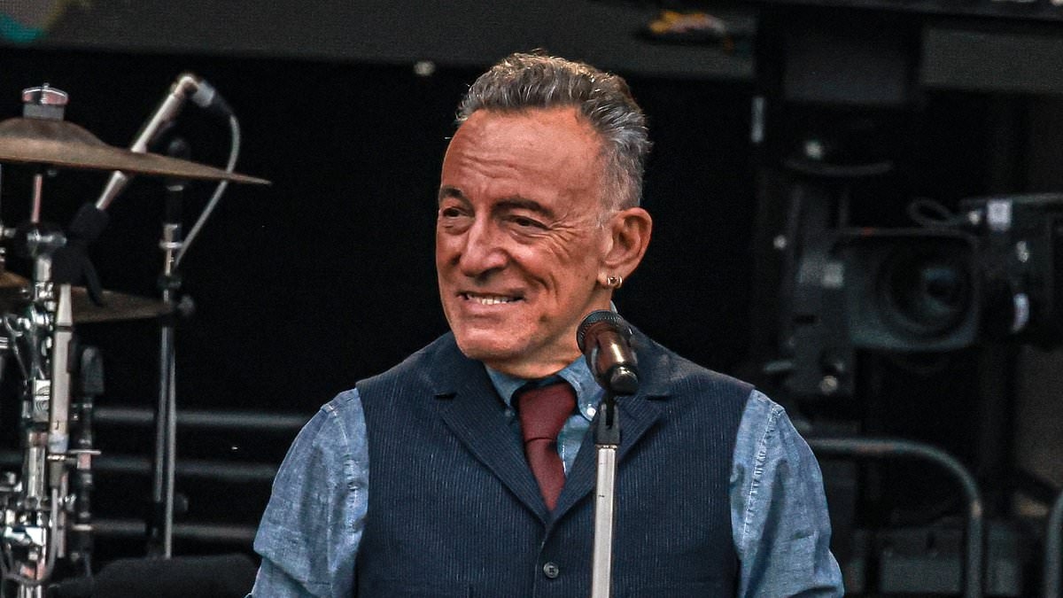 ADRIAN THRILLS reviews Tracks II: The Lost Albums: Bruce Springsteen releases 83 monumental and magnificent unheard tracks