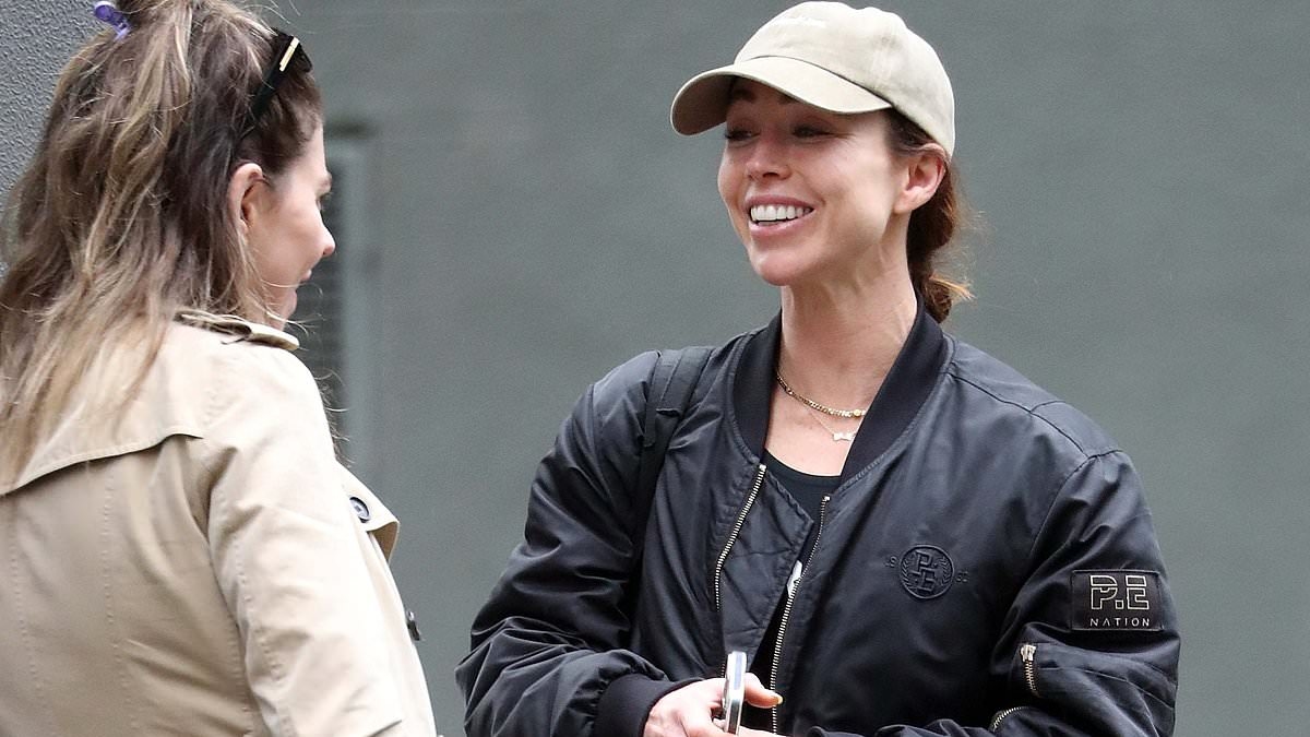 EXCLUSIVE Nosy neighbours spill 'open secret' about dentist's widow. Plus, elite real estate rift turns nasty and I confront Barry's Bootcamp's star trainer over rumours she's been telling her clients: THE GROUP CHAT