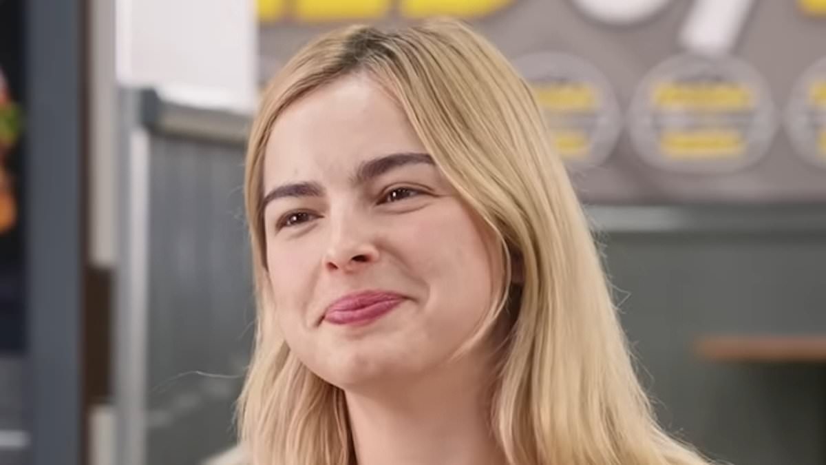 Pop star, 24, likened to Britney Spears over stunning no makeup look