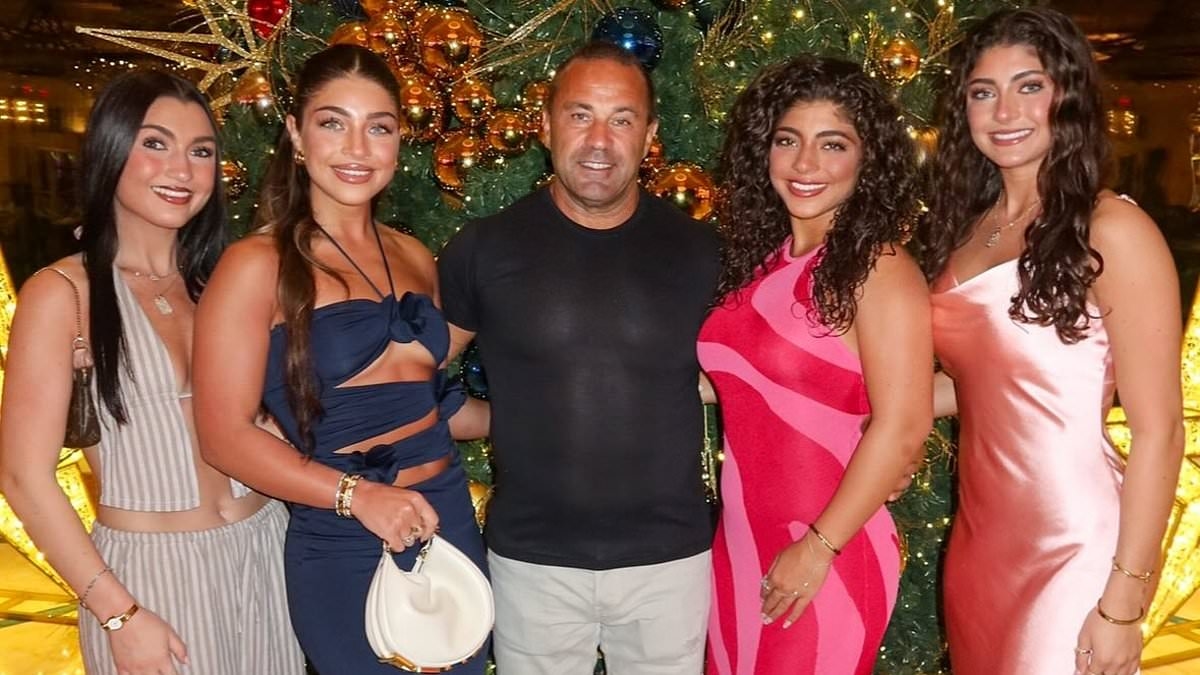 Deported reality star pleads with Trump for 'second chance'