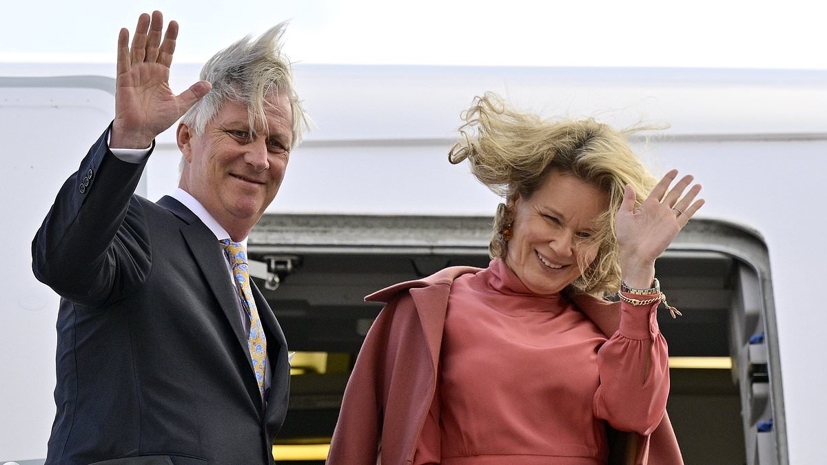 King and Queen stranded in Chile due to faulty plane