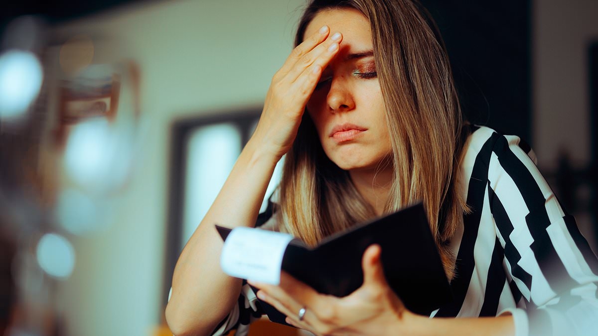 Latest addition to restaurant bills has diners vowing 'never to eat at restaurant again'