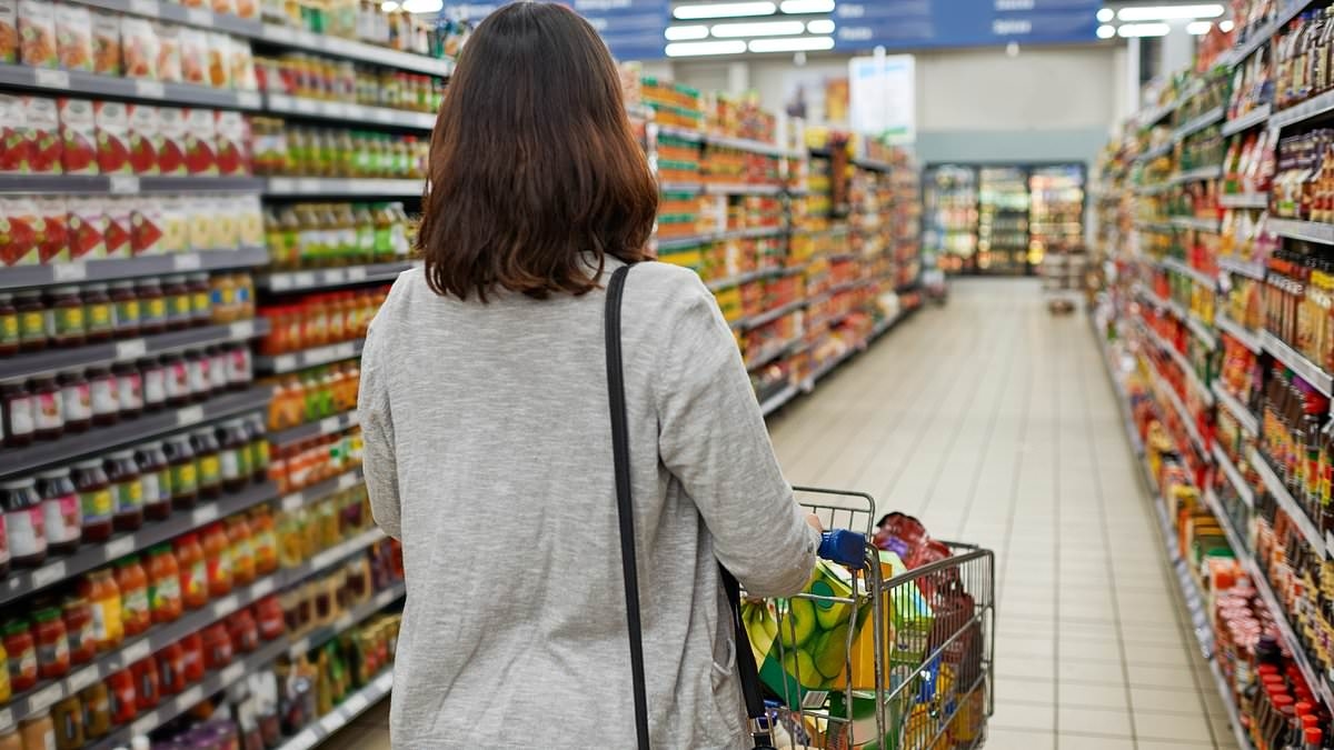 Supermarkets could be forced to ensure shoppers make healthier food choices in a bid by ministers to tackle the obesity crisis