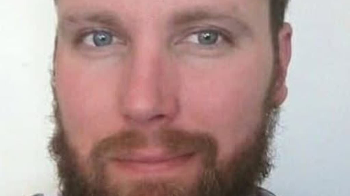 Urgent search launched for missing hiker after he failed to arrive at a meeting spot near Nowra, NSW