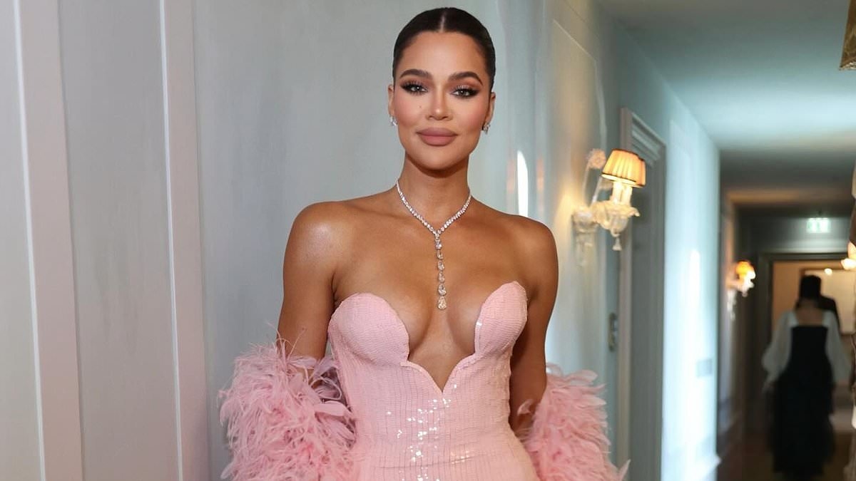 Scott Disick drops flirty comment on Khloé Kardashian's sexy look for Bezos-Sánchez wedding