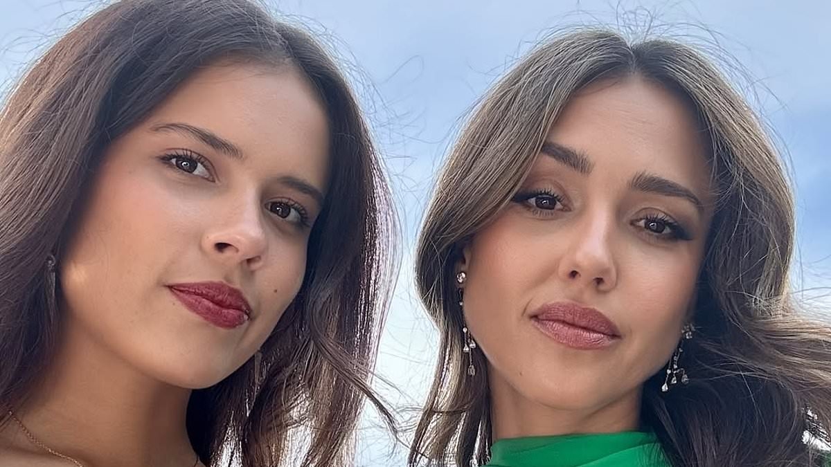Jessica Alba's lookalike daughter Honor, 17, quietly steals the spotlight at Bezos-Sánchez wedding