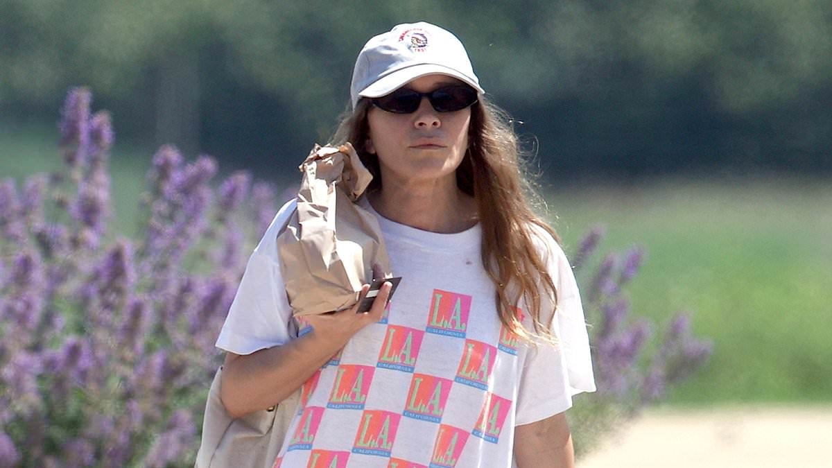 Mary-Kate Olsen makes VERY casual outfit choice for rare dressed down look in the Hamptons