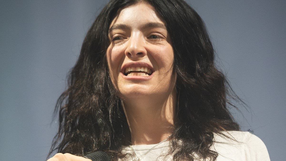 Fan makes 'shocking' discovery on Lorde's new X-ray album cover: 'I hope she gets some more fibre'