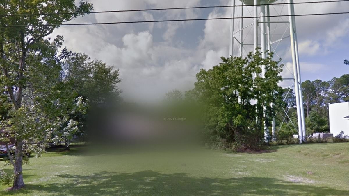 Homeowners paint VERY blunt message on the roof of their house for anyone looking at their property on Google Maps