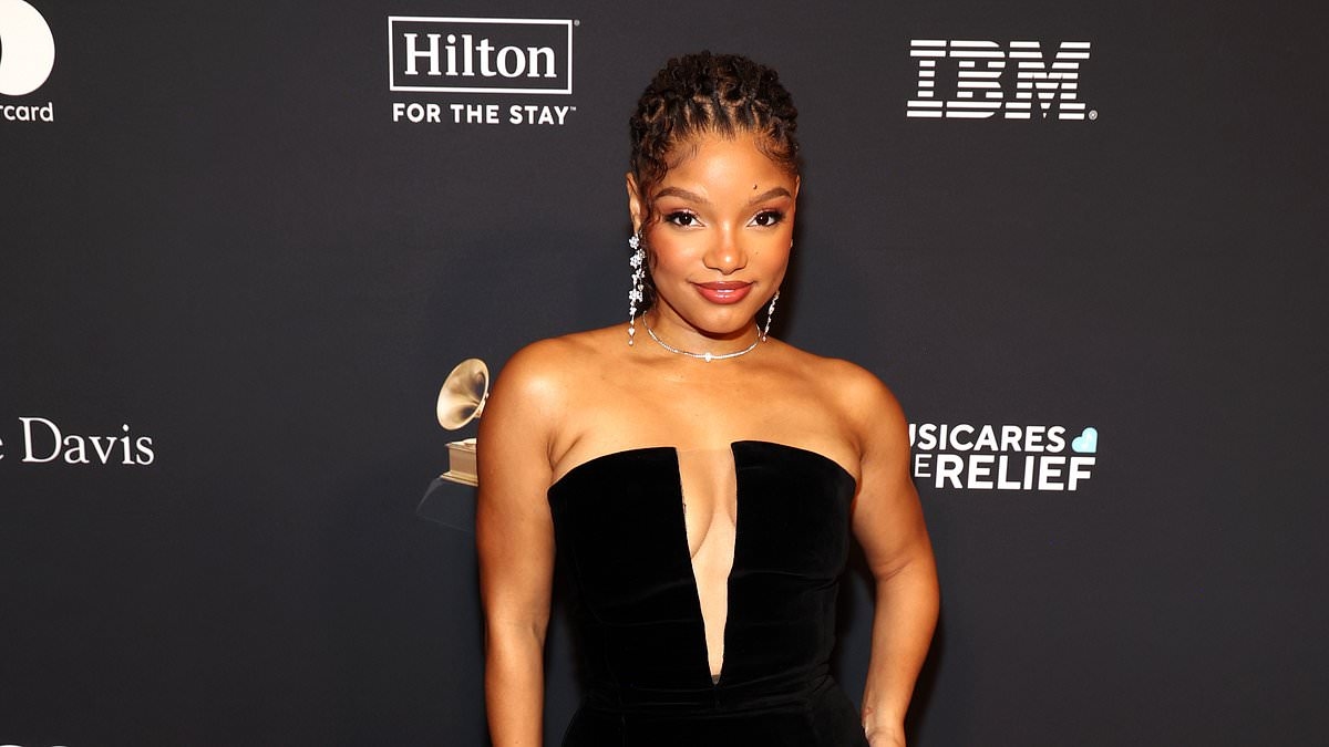 Halle Bailey spotted with new mystery lover while sailing around Italy amid DDG custody drama