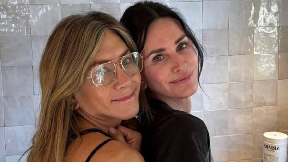 Friends stars Jennifer Anniston and Courteney Cox reunite as they prove 30 year friendship is stronger than ever in sweet snap together