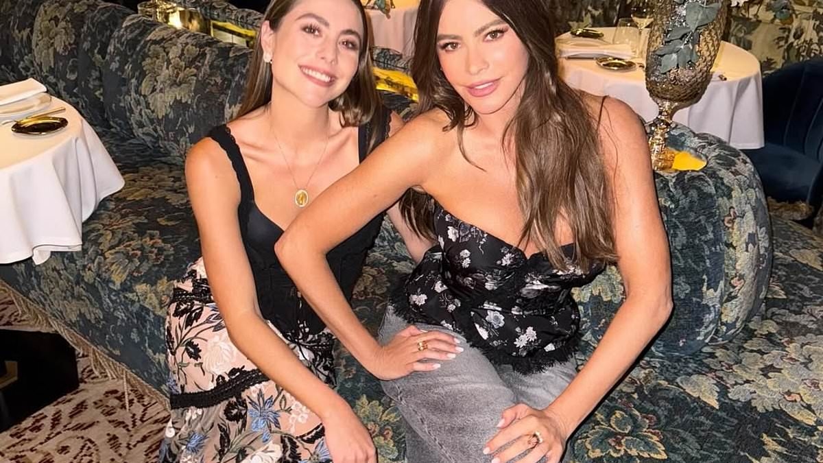 Sofia Vergara looks half her age while posing with lookalike niece