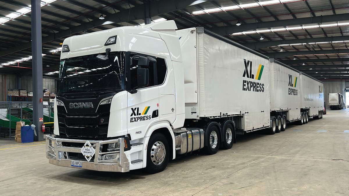 Major trucking company collapses after 35 years in business leaving furious customers in limbo: 'This is a disaster'