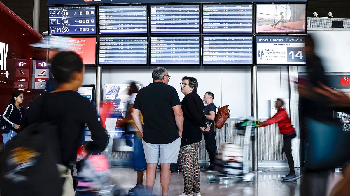 French strikes cause travel chaos: Ryanair cancels 170 flights