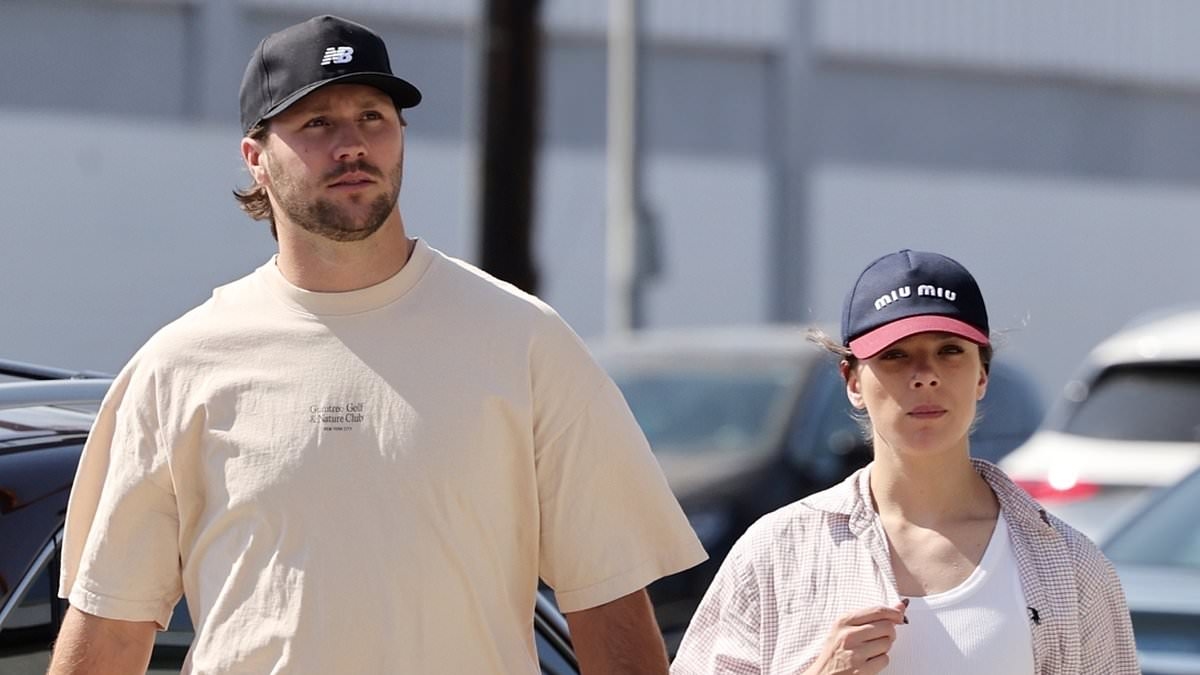 Hailee Steinfeld flashes her diamond wedding ring with new NFL superstar husband Josh Allen