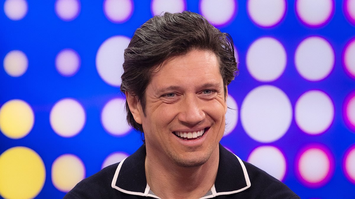 Vernon Kay claims Liam Gallagher branded him a lanky b*****d' after he accidentally insulted the Oasis star