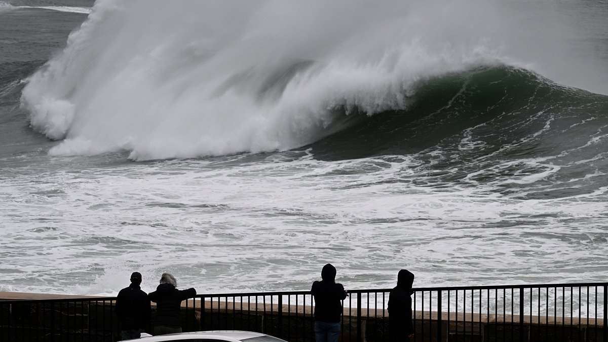 Urgent warning to Aussies in New South Wales after 'bomb cyclone'