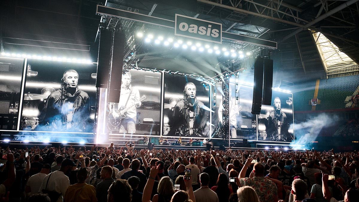Sham train Supernova! Over a 100 £640-a-head luxury train passengers turfed out early amid fears Oasis fans would pack station