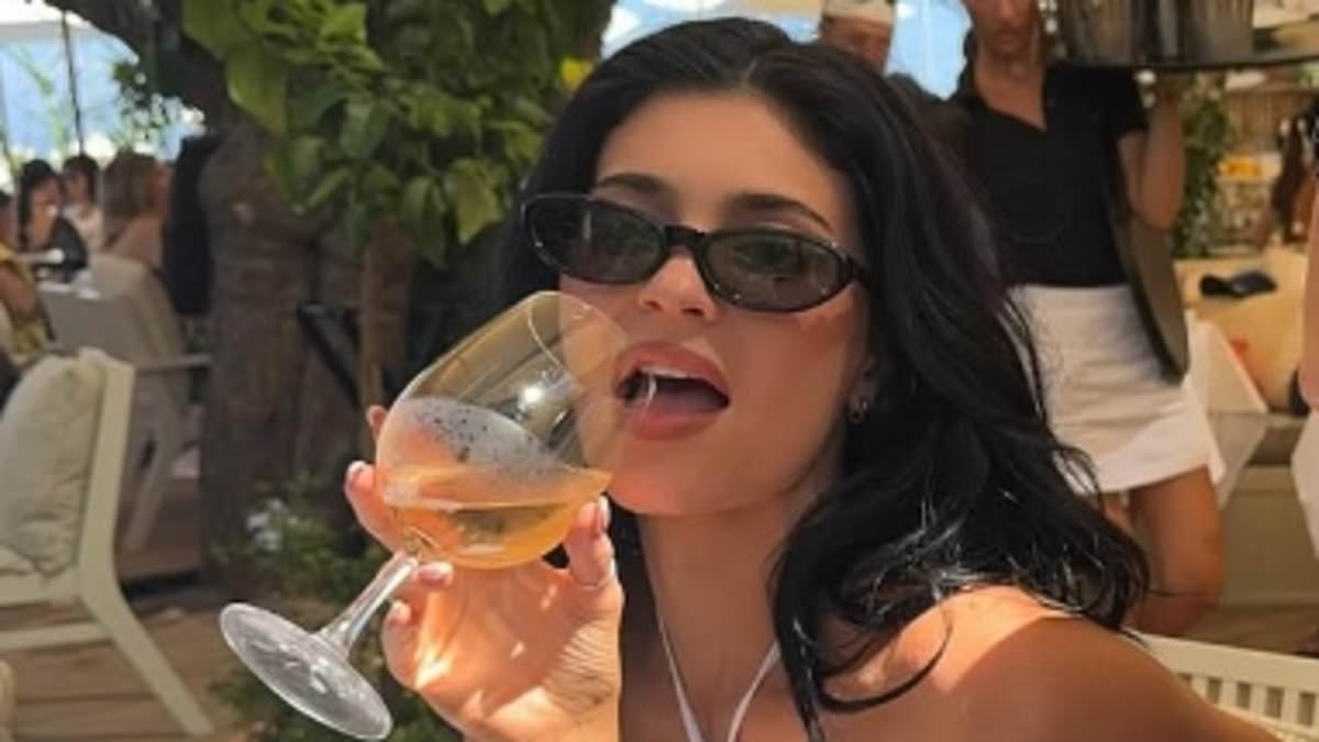 Kylie Jenner flaunts Hermès Kelly bag worth an eye-watering sum on lavish Tuscany vacation with sister Kendall