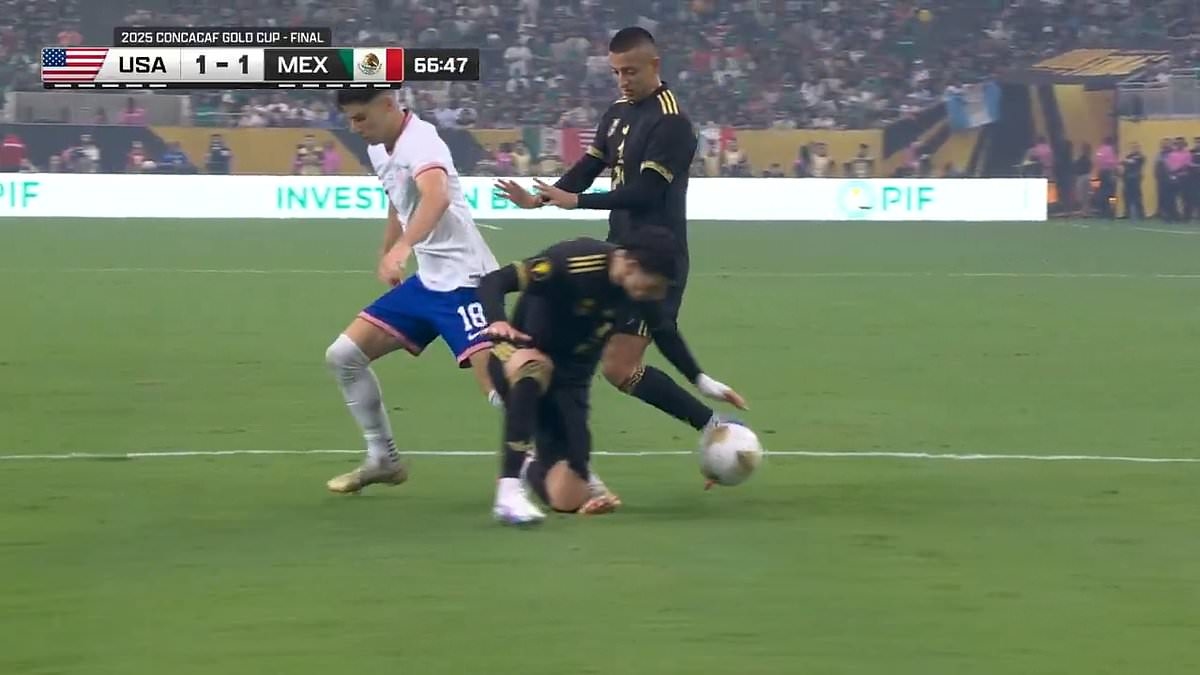 USMNT soccer fans convinced Gold Cup final was 'rigged' for Mexico after 'scandalous' referee decision