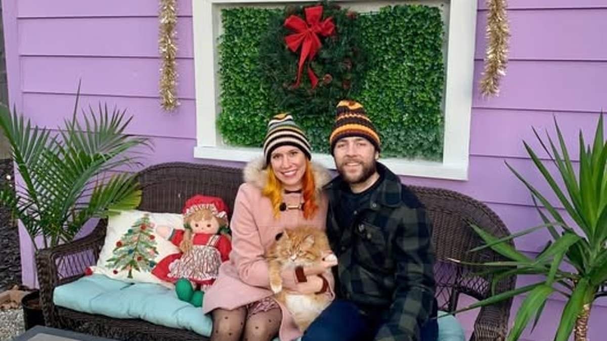 Woman cries over neighbor's letter after painting house bright purple