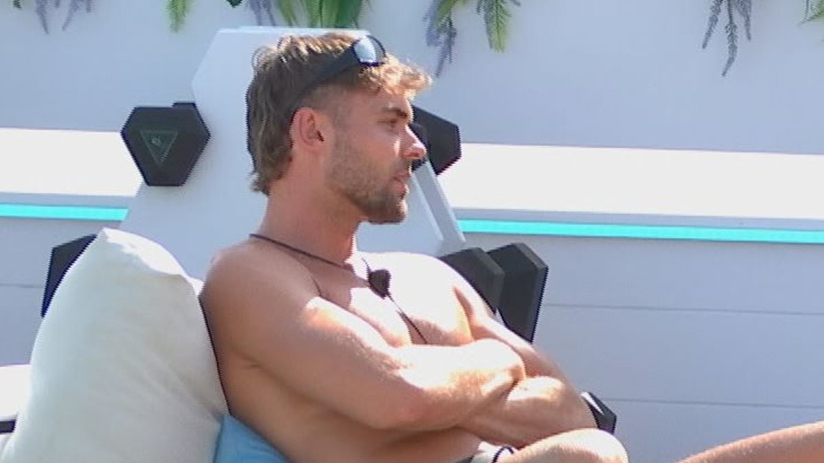 Love Island viewers stunned as Emma shares huge revelation about ex Harry as she confronts him over their relationship