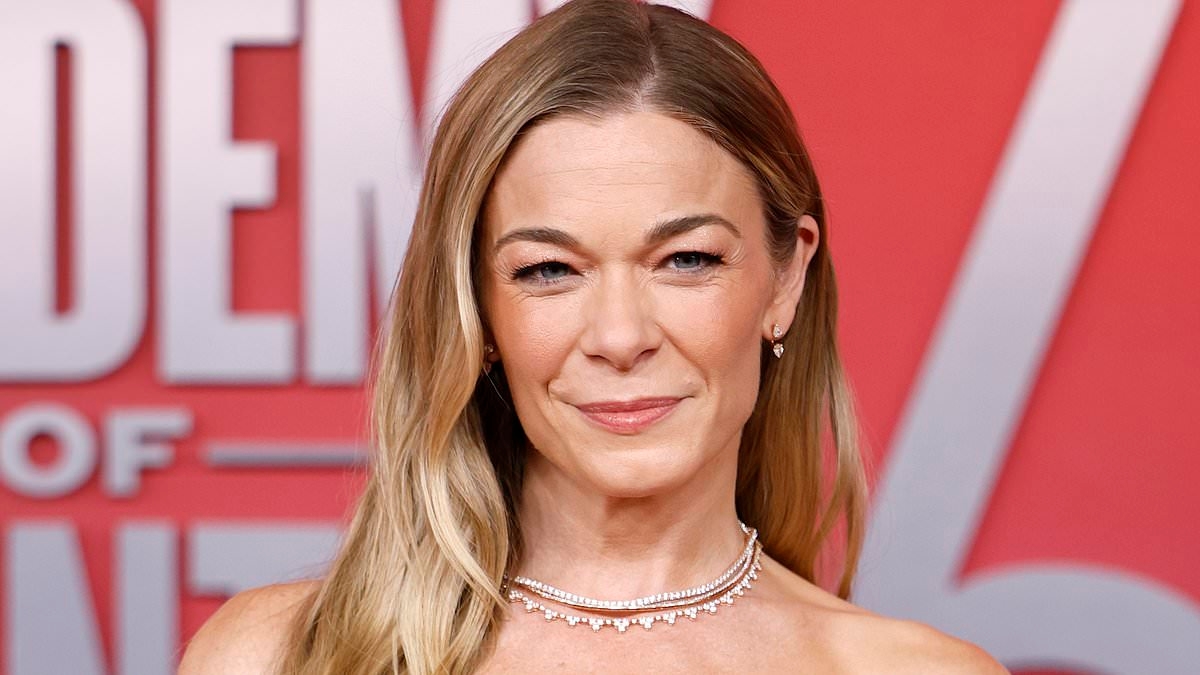 LeAnn Rimes reveals real reason her teeth FELL OUT on stage
