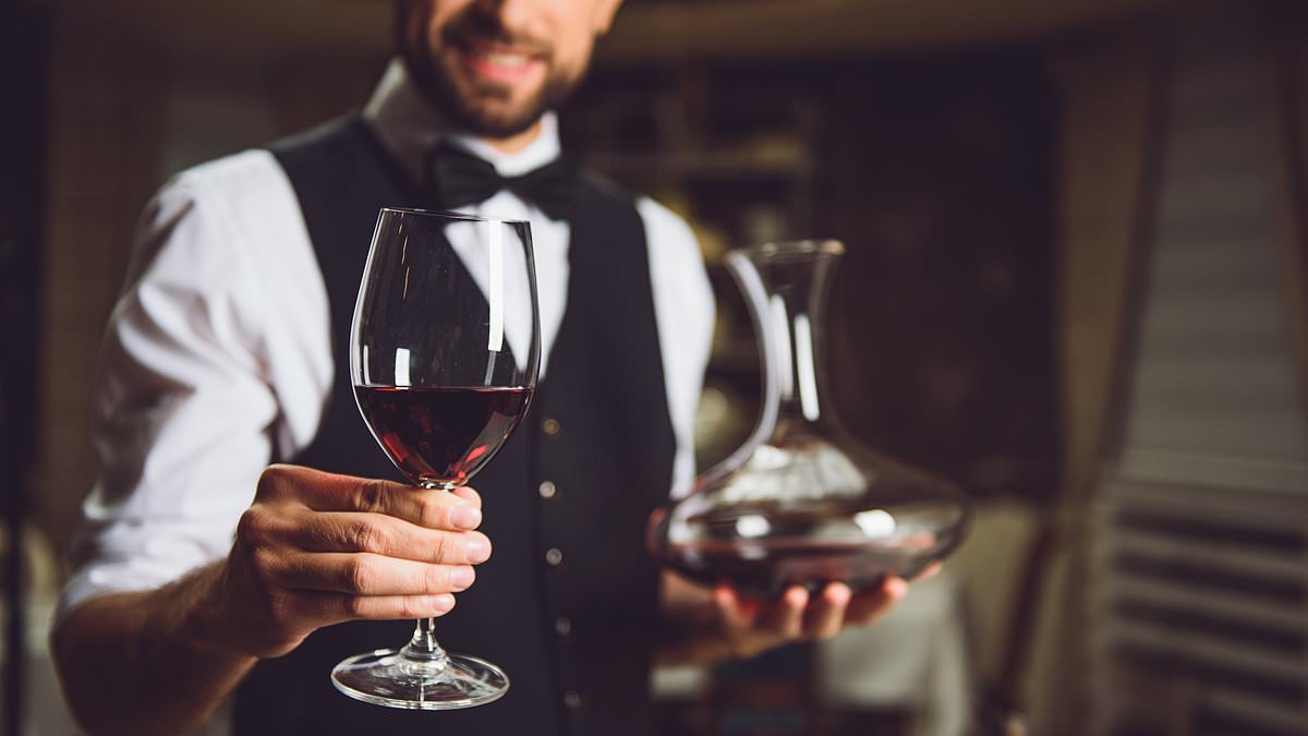Tourists issued warning over 'rip-off' wine scam taking over European holiday hotspots