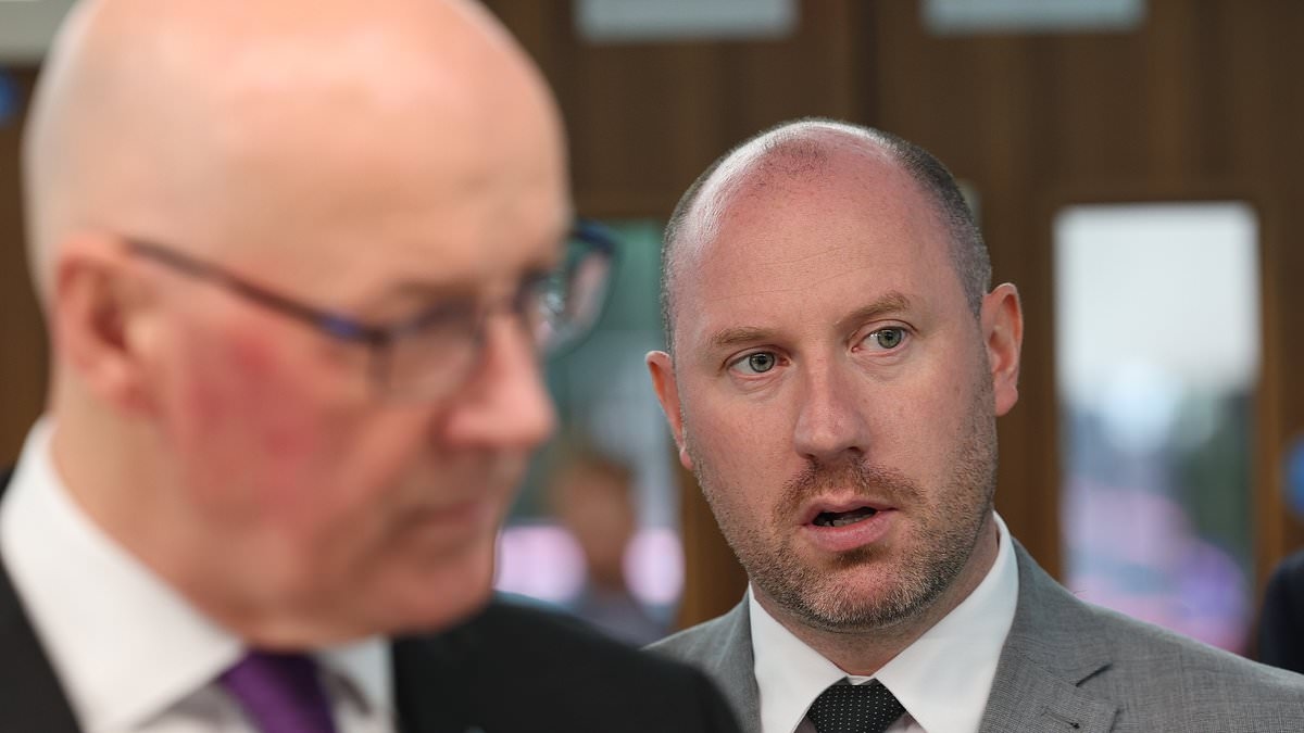 EUAN McCOLM: Streeting's taken the gloves off over analogue John's neglect of Scots NHS - and the SNP don't like it up 'em, not one bit