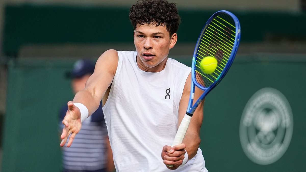 Tennis pro Ben Shelton begs banking giant to allow sister to stay at Wimbledon during viral moment