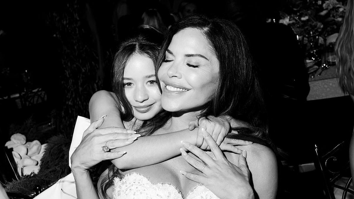 Lauren Sanchez's younger sister shares inside look at lavish Jeff Bezos wedding in unseen photos