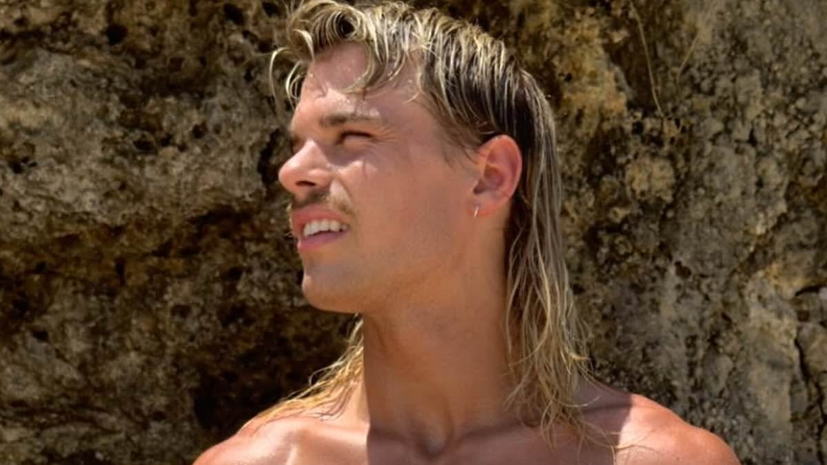 The AFL's most eligible bachelor Bailey Smith joins Tinder - and he wants fans to hit him up for dates