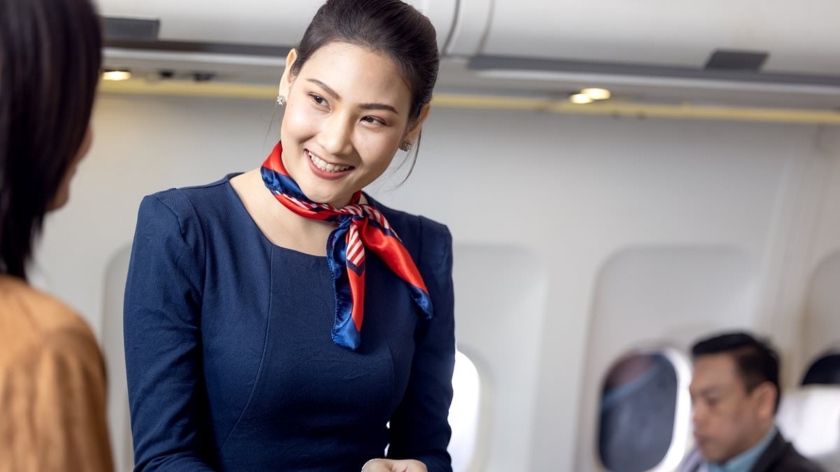 Flight attendant reveals the food rule every passenger should follow on board