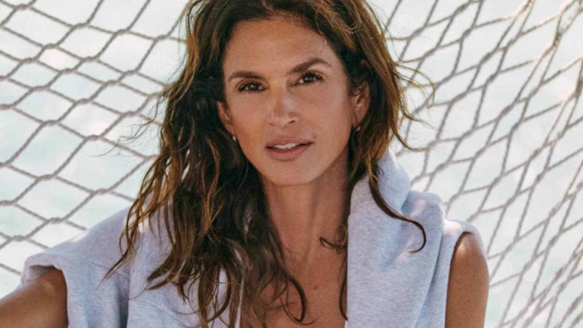 Cindy Crawford shares beauty secrets that make her 'feel confident' as she approaches 60