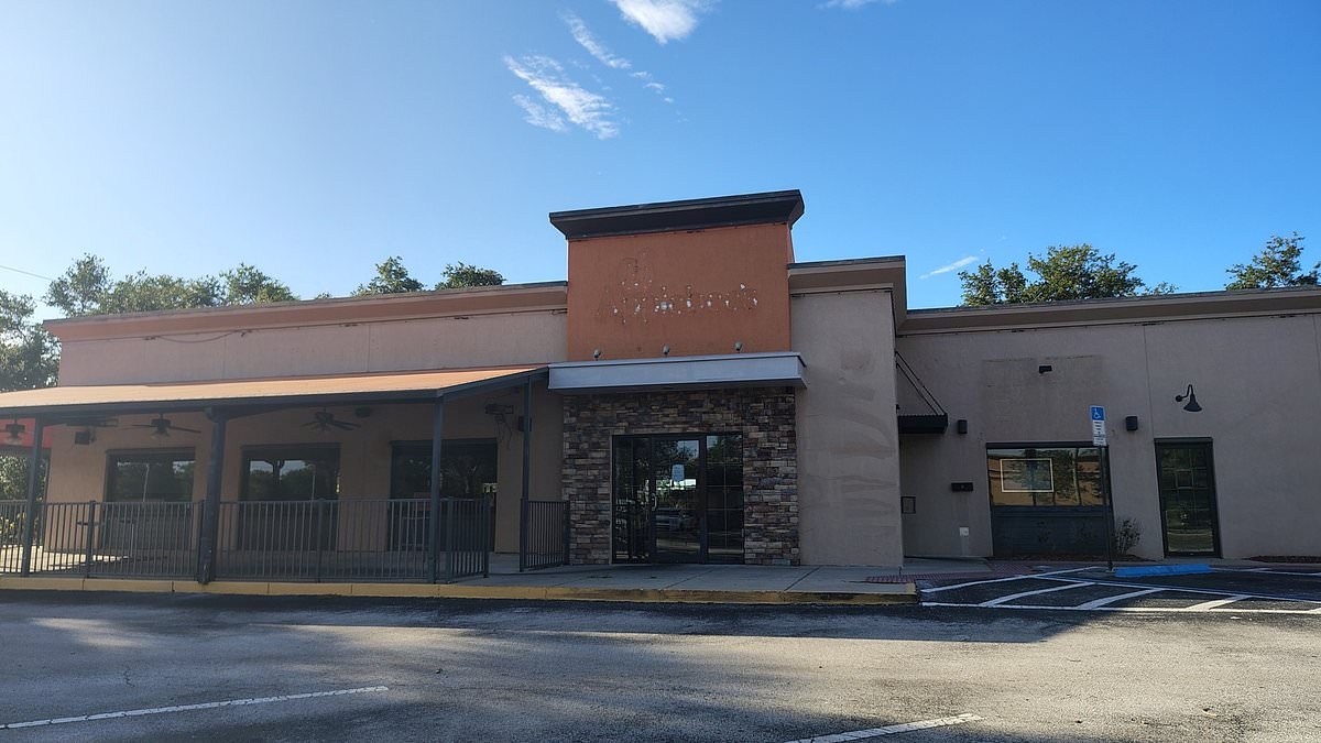 Major restaurant chain shuts with just seven hours notice leaving employees out of work and location 'abandoned'